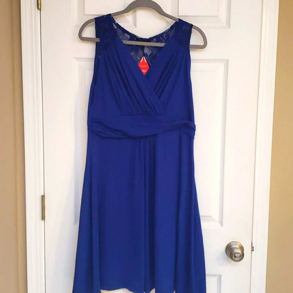 Summer dress w lace back